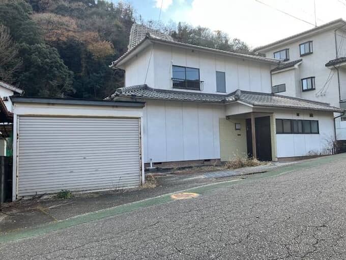 竹原市　190　広い庭が付いたお家、車庫物置あり。 国道が近く、近隣へのアクセスが便利な地域。