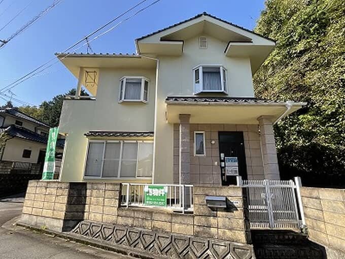 【北広島町522】便利なまちの中心部！住宅団地の角地5LDK！