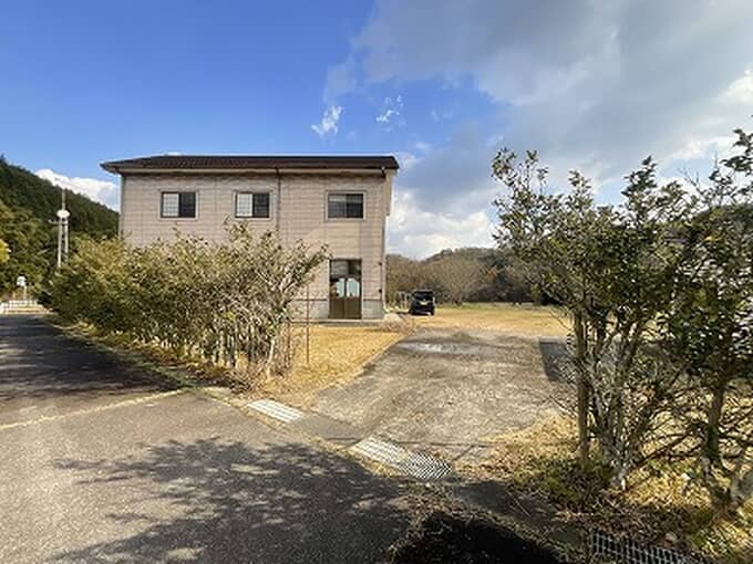 【北広島町529】32帖のホール付き！各室とも精巧な造りの木造2階建て物件！