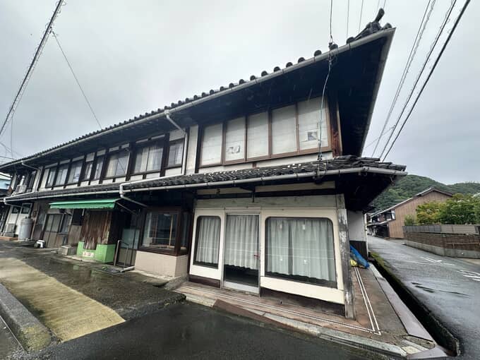 235 古き良き長屋の趣を、駅近3分で味わう広々空間